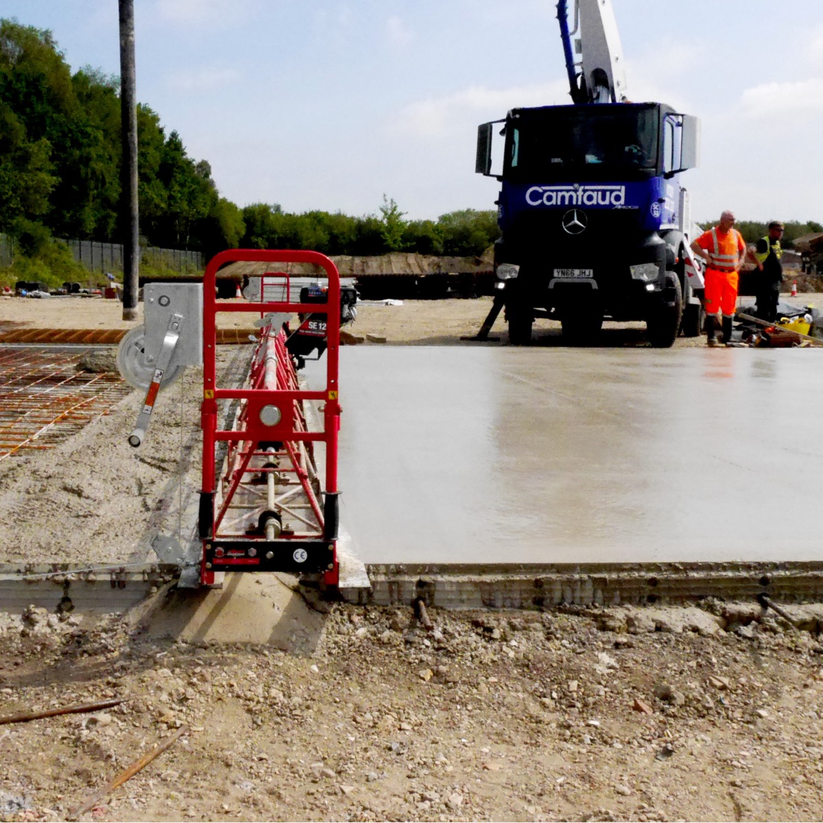 The Razorback Truss Screed from Allen Engineering is available for concrete levelling from Speedcrete, United Kingdom.