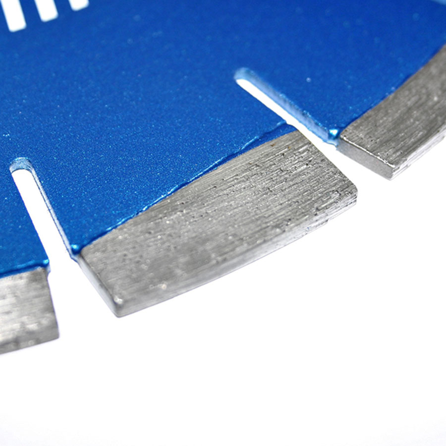 A diamond blade for cutting asphalt. The ASXCEL is a superior diamond cutting blade.
Developed to meet the needs of contractors and builders who cut on a regular basis and demand a superior cut every time. Speedcrete, United Kingdom.