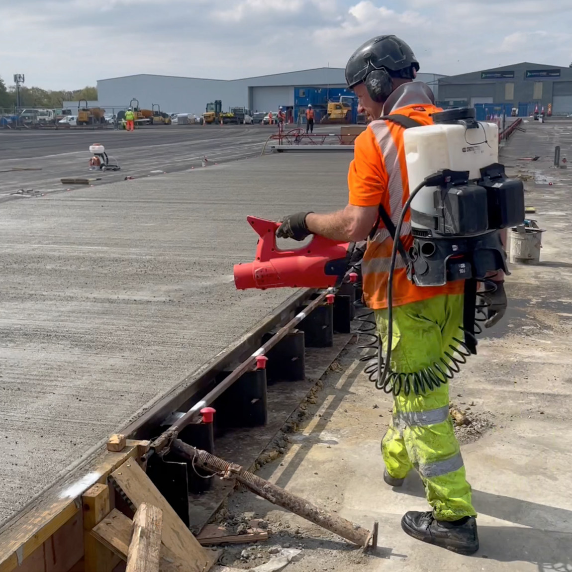Spraying curing compounds onto concrete is easy with with this battery operated backpack blower. Spray liquids at length accurately to save wastage. Available from Speedcrete, United Kingdom.
