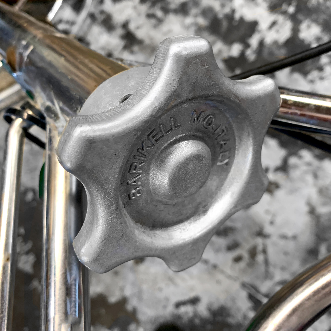 The Barikell 46" petrol powered finishing trowels. These concrete power trowels are made in Italy and sold in the United Kingdom via Speedcrete.