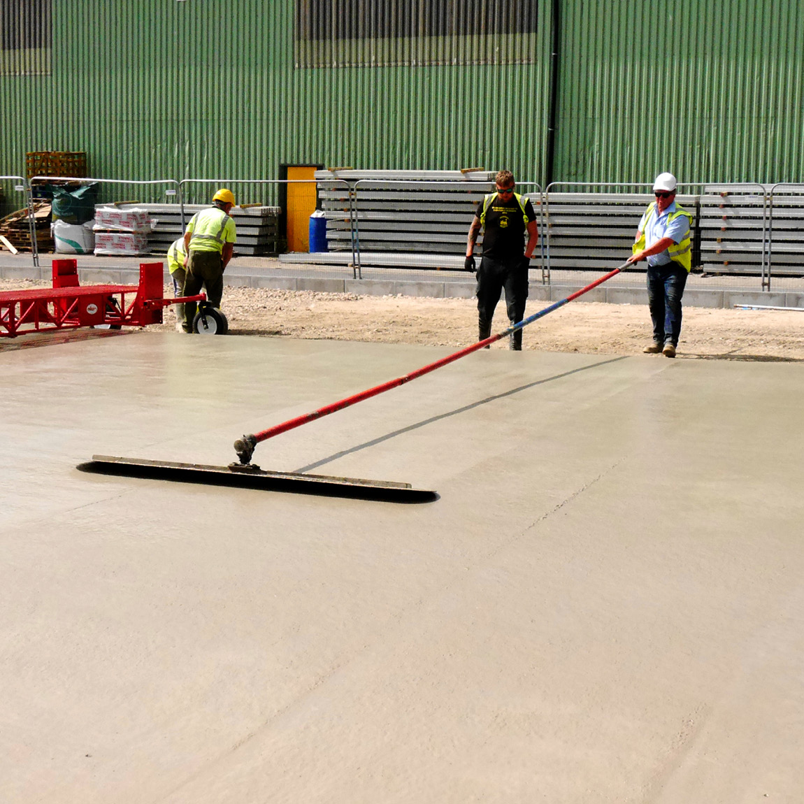 The Big Blue concrete finishing blade is used by concrete finishing professionals to smooth the surface via the use of snap handles and a tilt action mounting knucklehead. Speedcrete, United Kingdom.