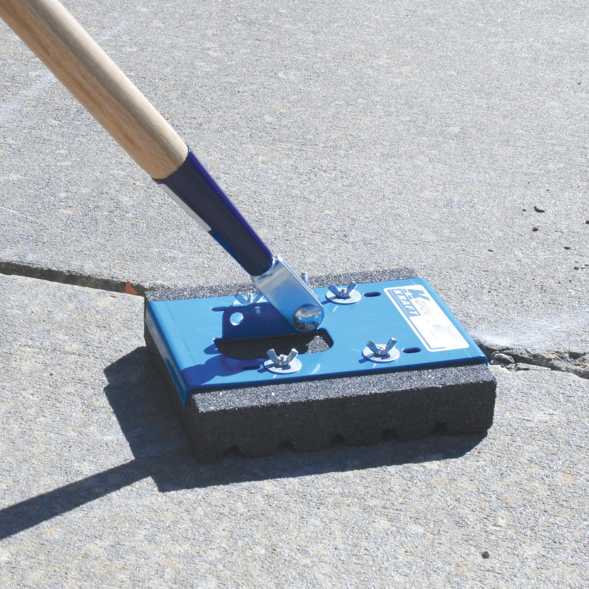This 20 grit fluted mop makes dressing down concrete fast and easy. The fluted brick is on a diagonal, which provides sharp edges to help with stubborn materials while carrying away the excess debris. Use with the included Clevis Handle or adapter of your