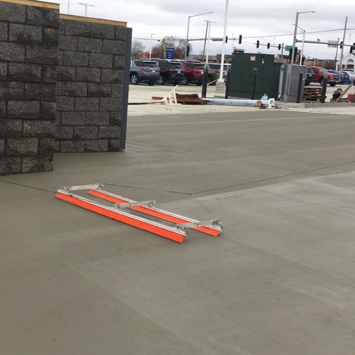 Texturing concrete with a brushed finish can be easily achieved by using the Marion Brush Chameleon Kit. Apply the brushed effect via a simple rope system. This concrete tool is perfect for confined areas where poles do not have room to manoeuvre a Fresno