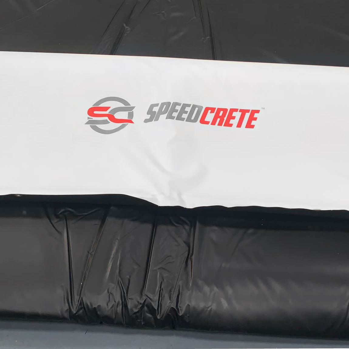 These protective blankets measure 6 x 3 metres and are used by concrete professionals to provide protection to freshly poured concrete slabs during cold weather conditions. This durable blanket insulates against frost during the winter and can also be use