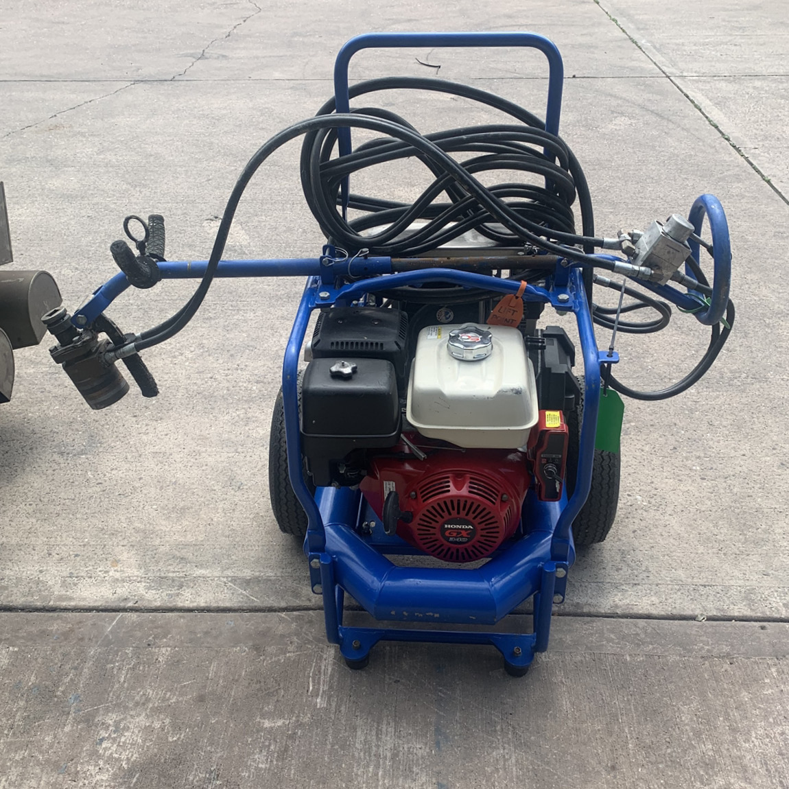 Speedcrete sell and hire out equipment used to level and finish concrete. This petrol powered Bunyan Striker is available to purchase as a used item.