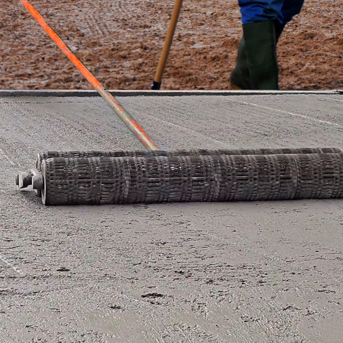 The Roller Tamp helps to work fat to the surface of the concrete by suppressing the major aggregate and allowing the fine material through. Available with single or twin mesh rollers. Available from Speedcrete United Kingdom.