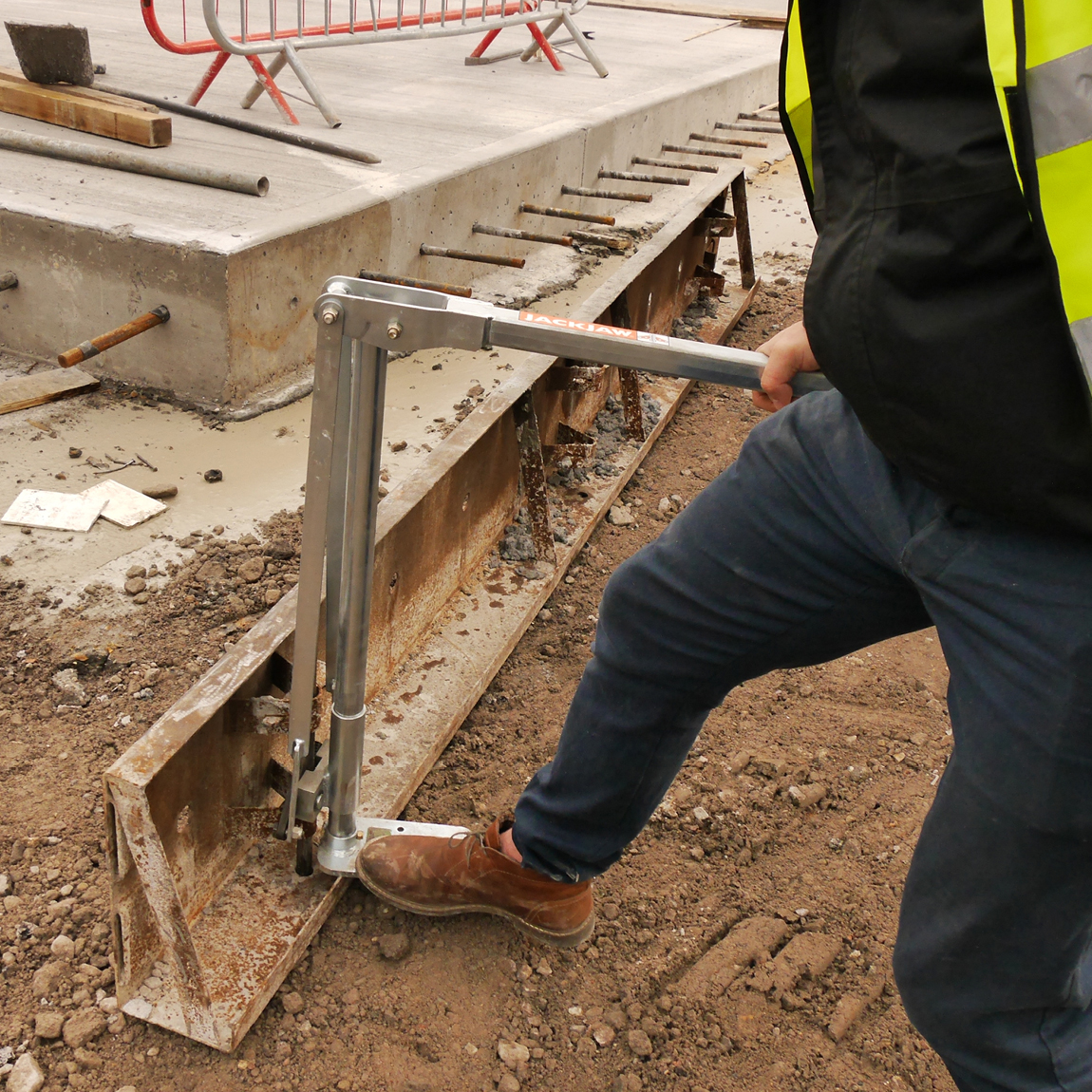 The Jackjaw stake puller can remove at a rate of 16 to 1 by gripping a stake in the the AR400 steel teeth. This is designed to speed up jobs and protect the operator and stakes.
