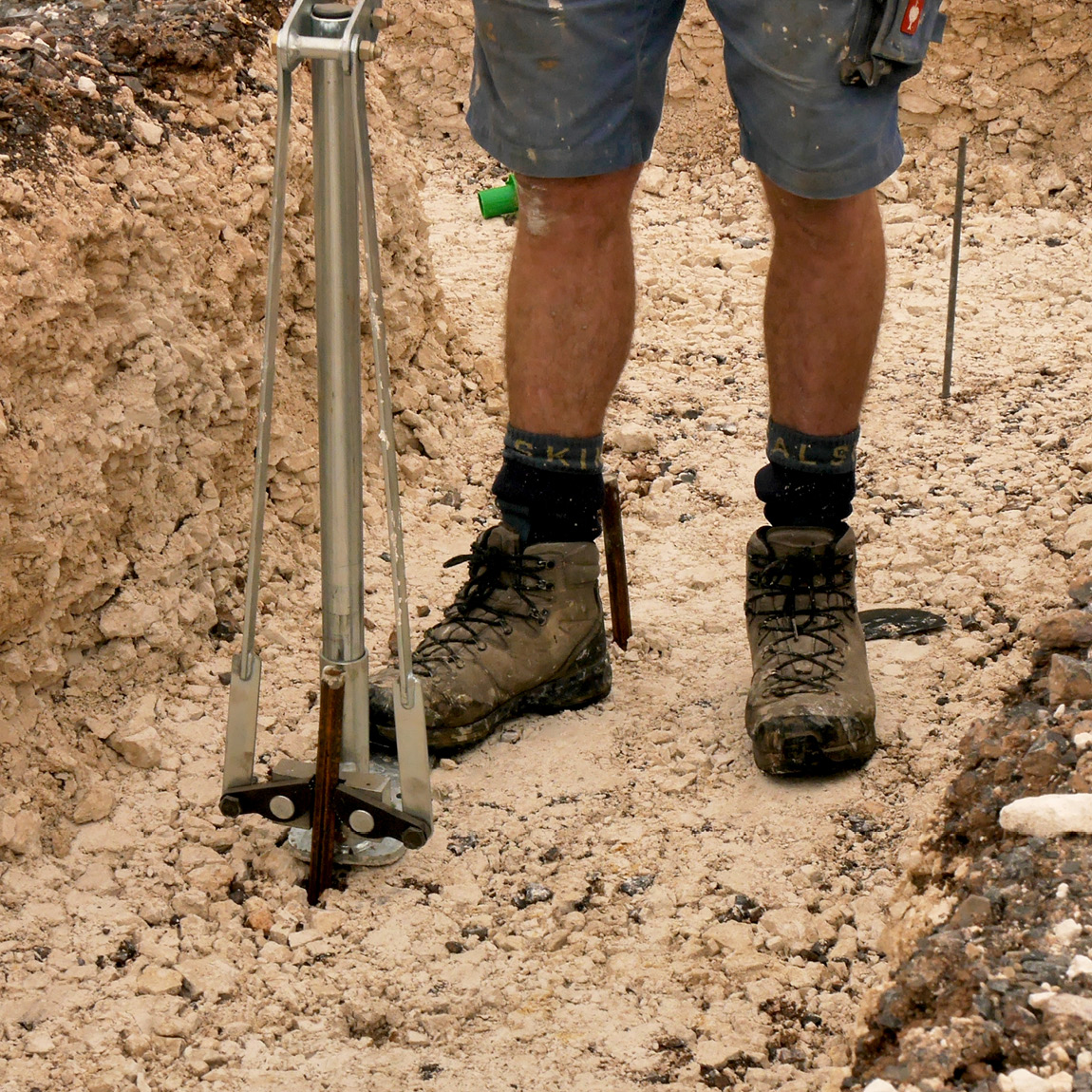 The Jackjaw stake puller can remove at a rate of 16 to 1 by gripping a stake in the the AR400 steel teeth. This is designed to speed up jobs and protect the operator and stakes.