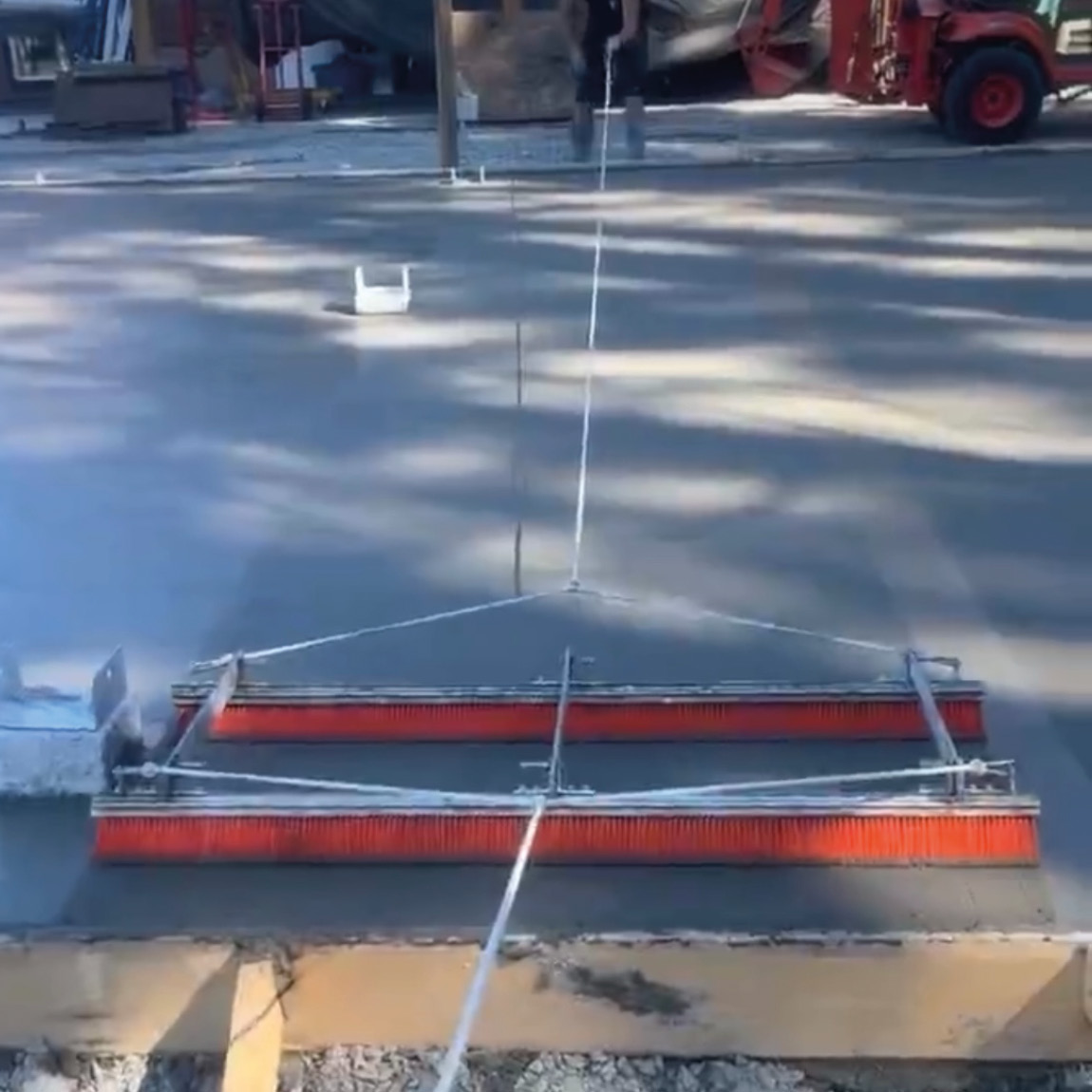 Texturing concrete with a brushed finish can be easily achieved by using the Marion Brush Chameleon Kit. Apply the brushed effect via a simple rope system. This concrete tool is perfect for confined areas where poles do not have room to manoeuvre a Fresno