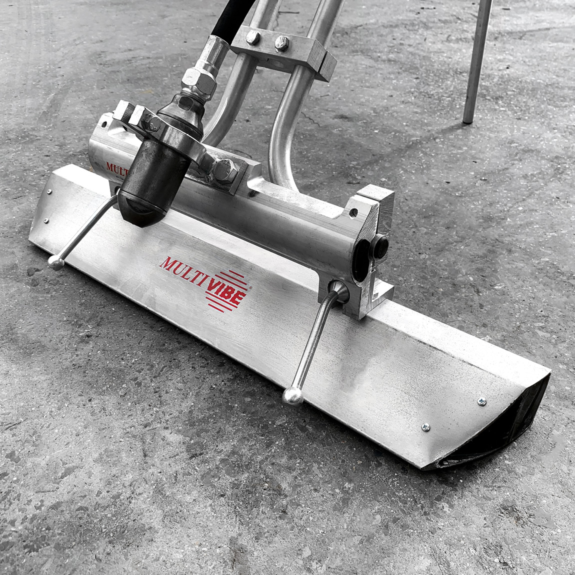 This compact Battery Powered Edging Screed is used on medium to large pours for efficient levelling compaction around the edges of concrete pour areas. The Mini-batt is typically used in conjunction with Laser Controlled Screeds as an alternative to using