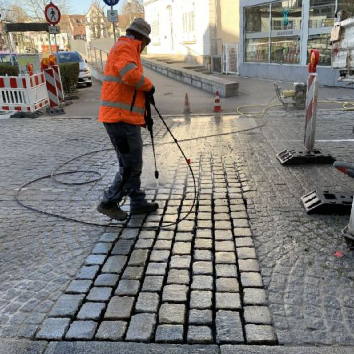 MORTAR MIX is a versatile product that can be used for general concrete repair, stucco & plaster repair, one-coat exterior plaster, mortar beds, underlayments, and formed work. Available from speedcrete, United Kingdom.
