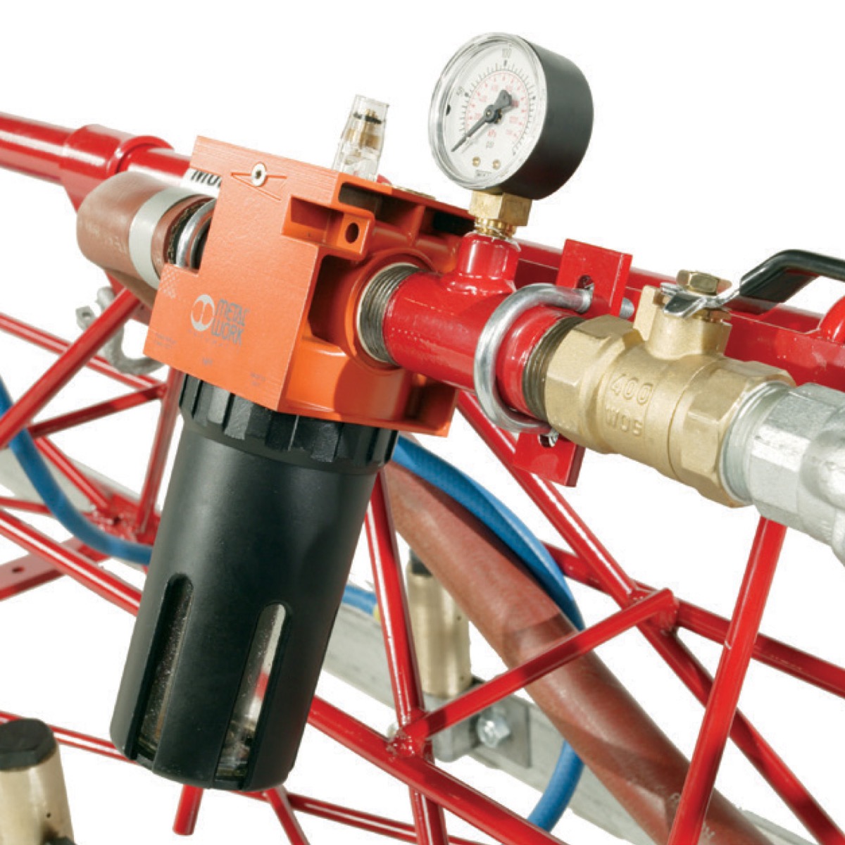 This air-driven truss screed has been used on countless projects around the globe for over four decades. The SA12 is ideal for indoor areas and tunnels where combustible engines are not allowed and for paving applications to achieve better consolidation.