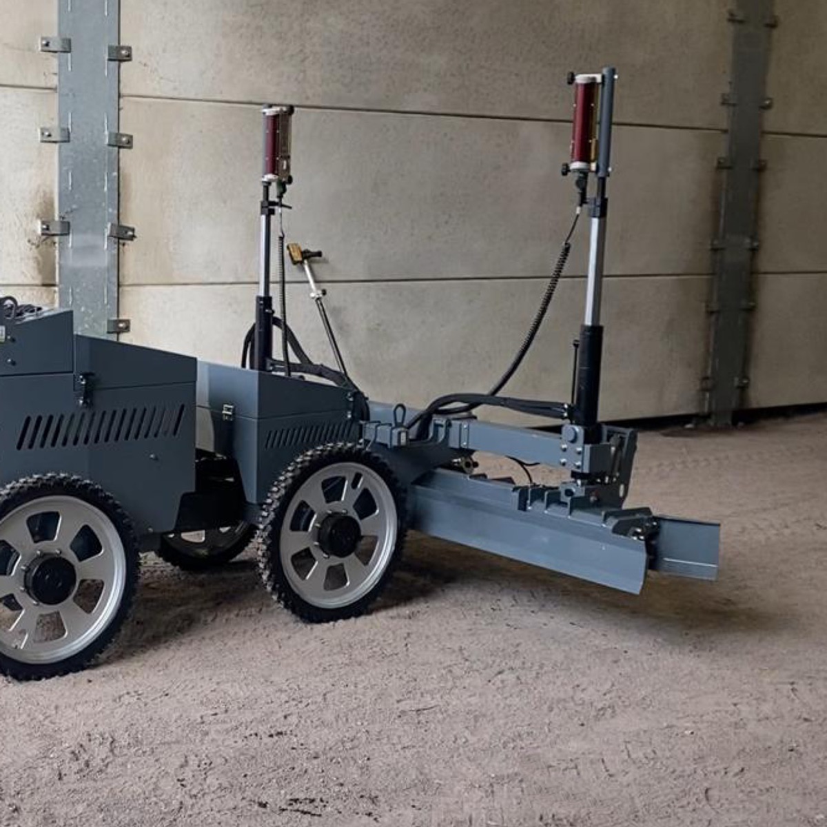 Hire a laser controlled screed for levelling concrete to a high tolerance. Available to hire in the United Kingdom Via Speedcrete.