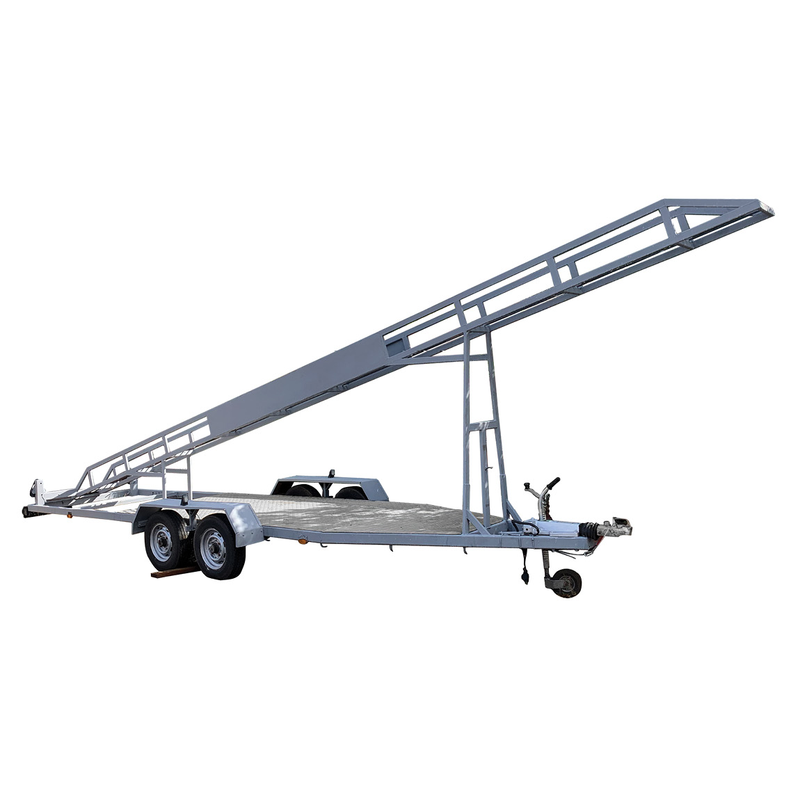 This Scud Twin Trailer is perfect for concrete professionals who own a Bunyan Roller Striker or anyone carrying materials with long lengths. With room to fit your tubes and an ample flat decking area for strapping the Bunyan Striker plus other tools. This