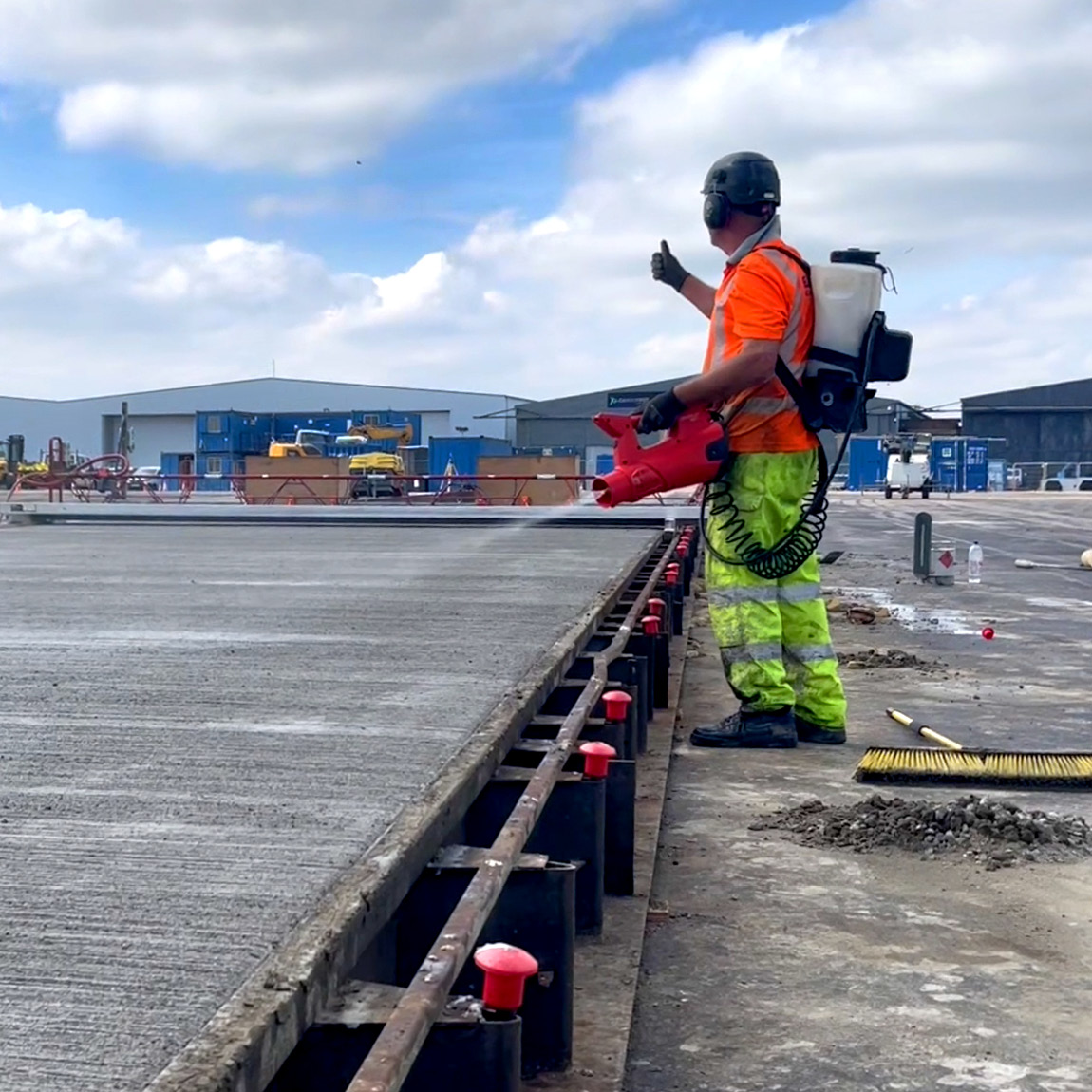 Spraying curing compounds onto concrete is easy with with this battery operated backpack blower. Spray liquids at length accurately to save wastage. Available from Speedcrete, United Kingdom.