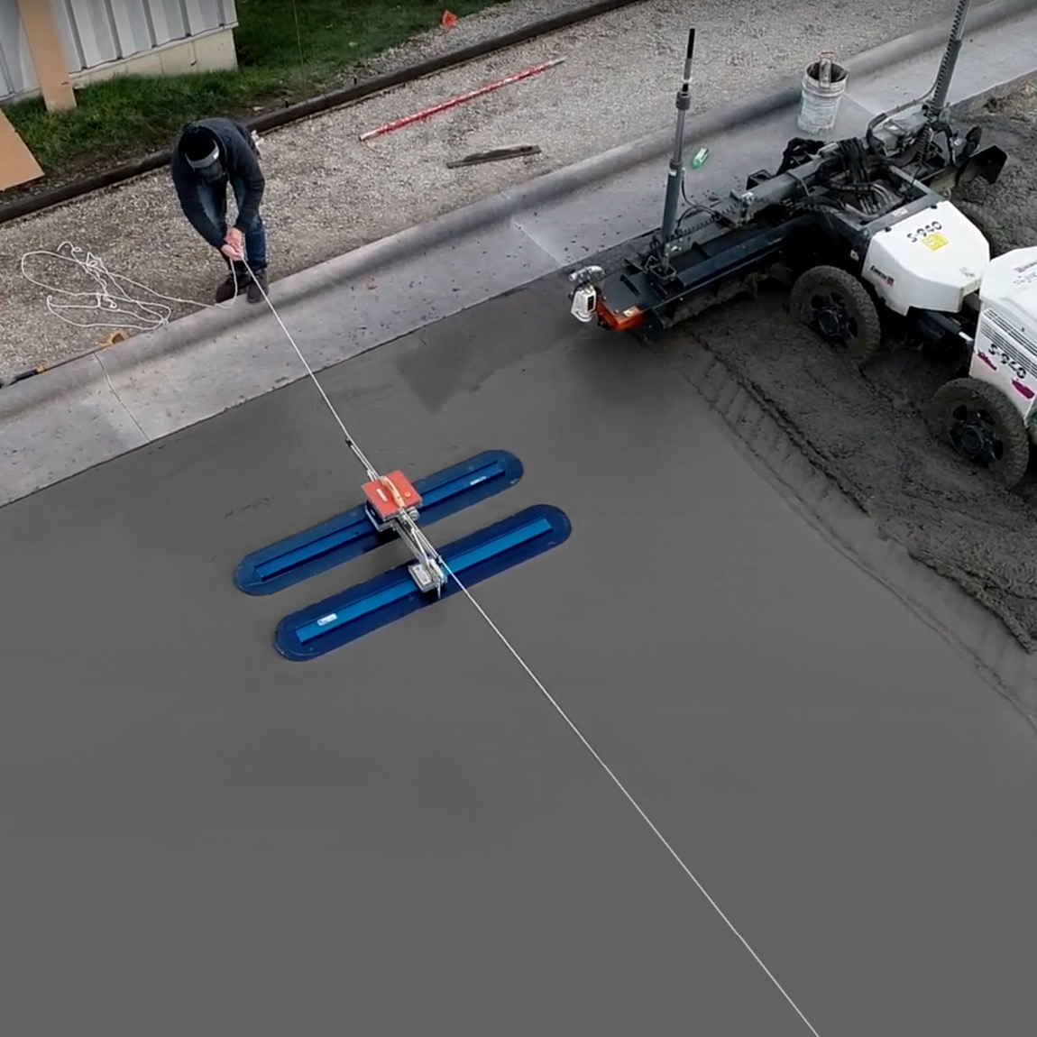This Marion Bullfrog system allows you to float a fresno across a super wide pours with ease and accuracy, this product can be motorised for ease of use and consistency. available in the United Kingdom via Speedcrete.