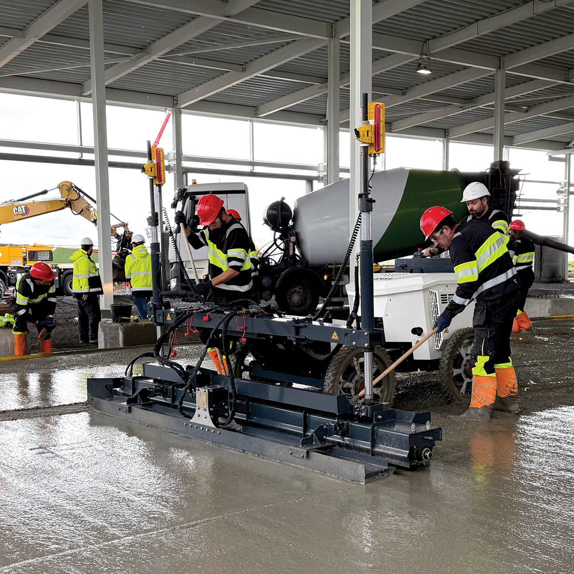 WS-940C Vance laser Controlled Screeder. This ride-on concrete screener will give you level concrete at a high accuracy. Placing and vibrating the concrete ready for finishing. Available from Speedcrete, United Kingdom.