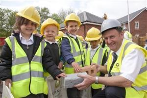 Concrete formwork user to work on schools